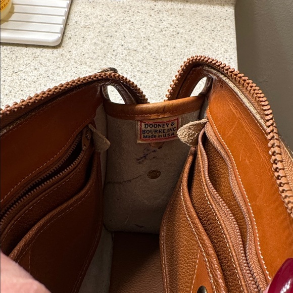 Dooney & Bourke All Weather Leather Crossbody Bag 🔥🔥 - Picture 6 of 12